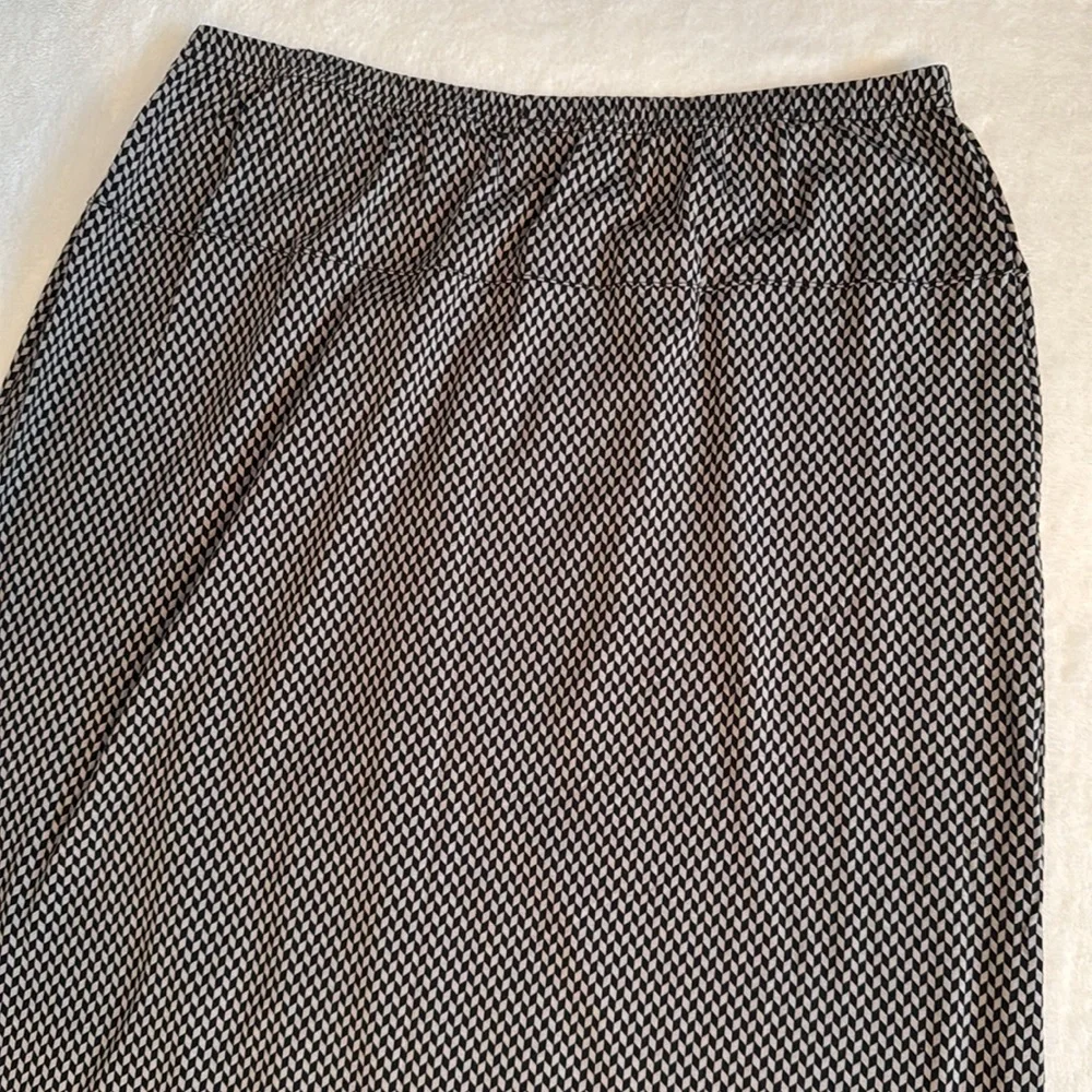 {NWT} Gudrun Sjoden | Geometric Print Lyocell Stretch Skirt Black/Gray (XL) - Picture 11 of 15